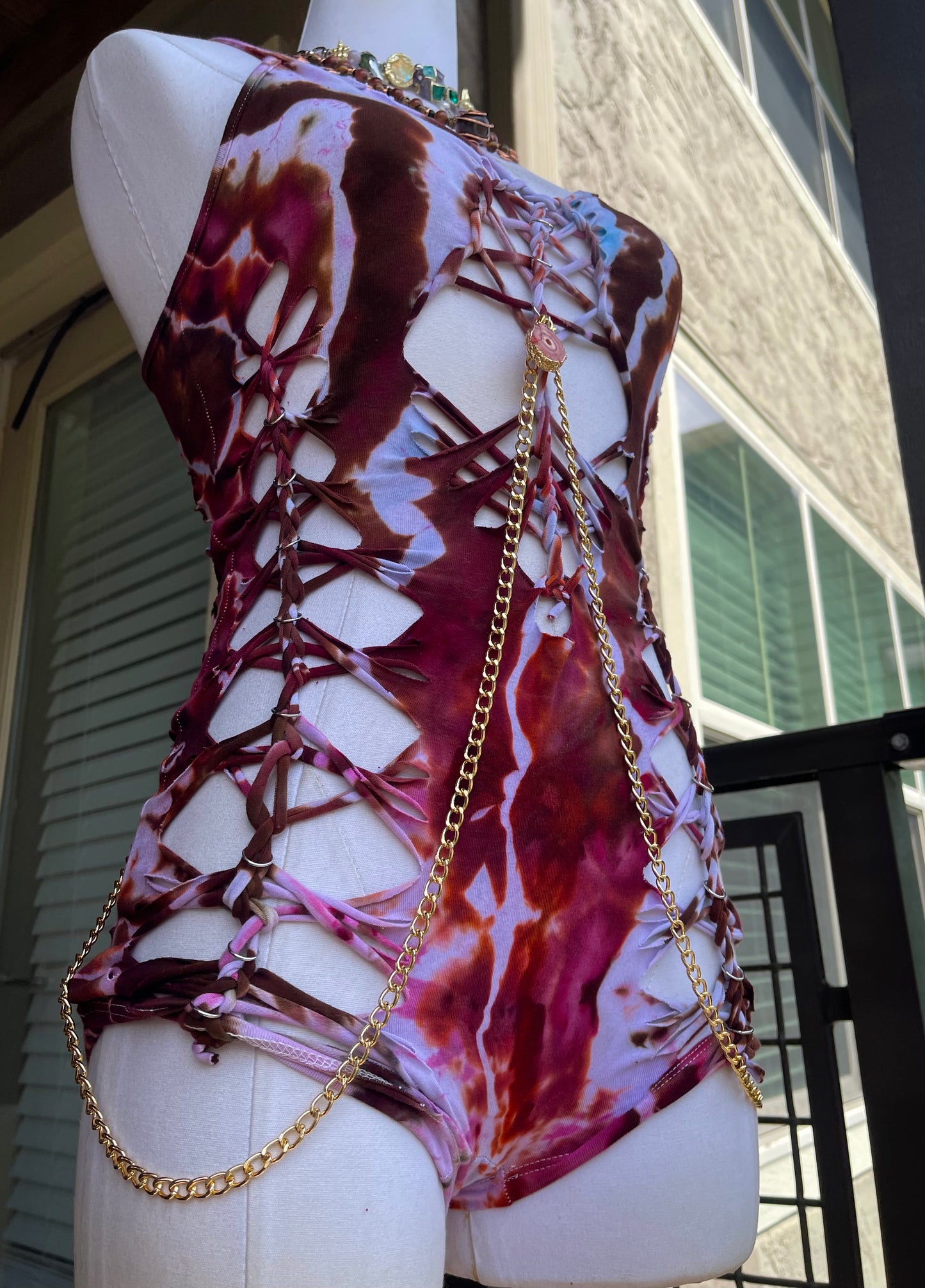 Size L, Cherry Blossom Romper (𝐒𝐡𝐢𝐩𝐬 𝐬𝐚𝐦𝐞 𝐨𝐫 𝐧𝐞𝐱𝐭 𝐛𝐮𝐬𝐢𝐧𝐞𝐬𝐬 𝐝𝐚𝐲)
