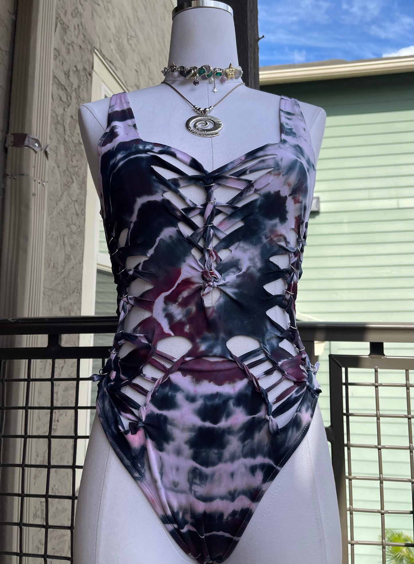 Size M Raven Bodysuit (𝙎𝙝𝙞𝙥𝙨 𝙬𝙞𝙩𝙝𝙞𝙣 7 𝙙𝙖𝙮𝙨)