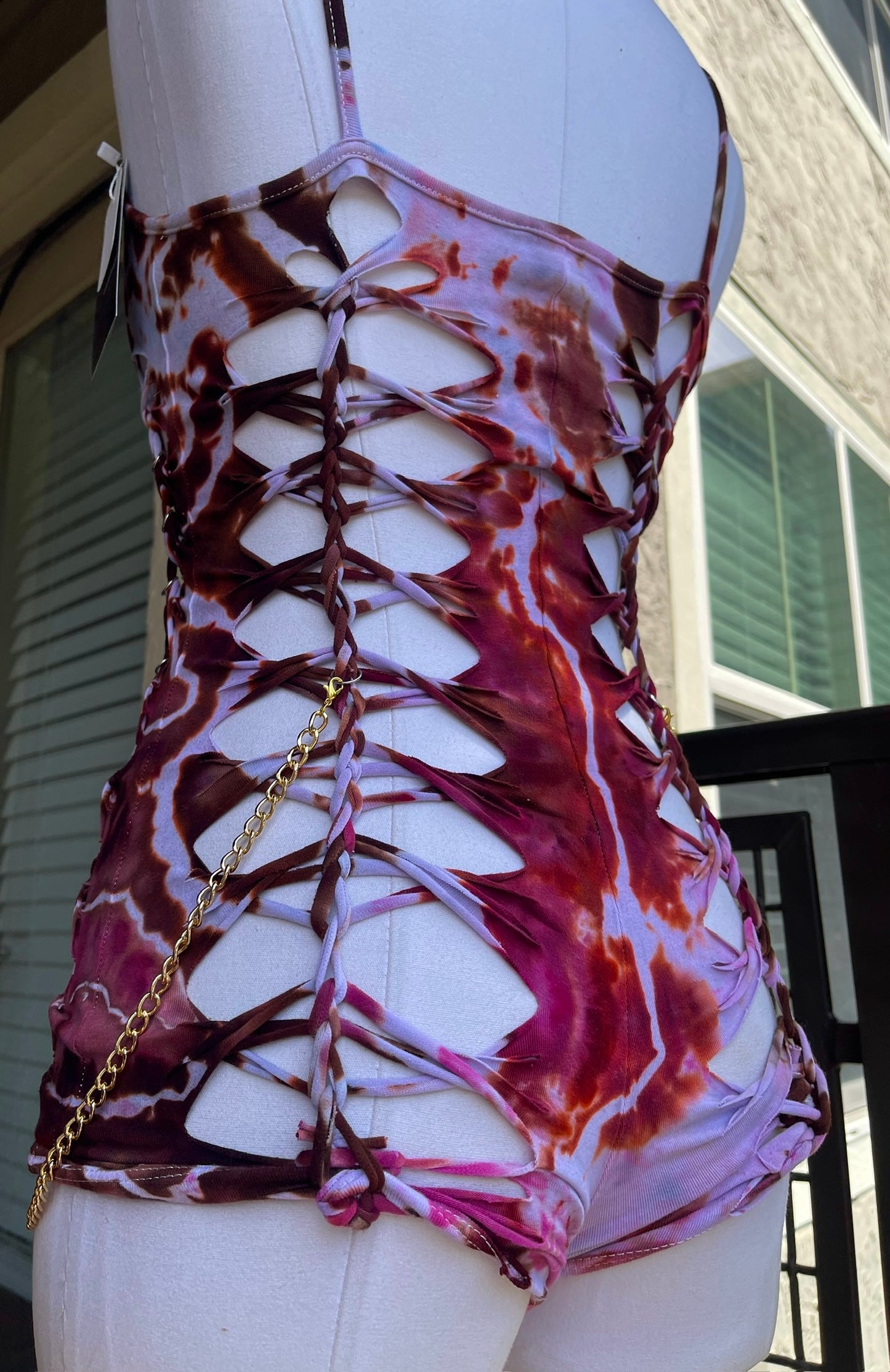 Size L, Cherry Blossom Romper (𝐒𝐡𝐢𝐩𝐬 𝐬𝐚𝐦𝐞 𝐨𝐫 𝐧𝐞𝐱𝐭 𝐛𝐮𝐬𝐢𝐧𝐞𝐬𝐬 𝐝𝐚𝐲)