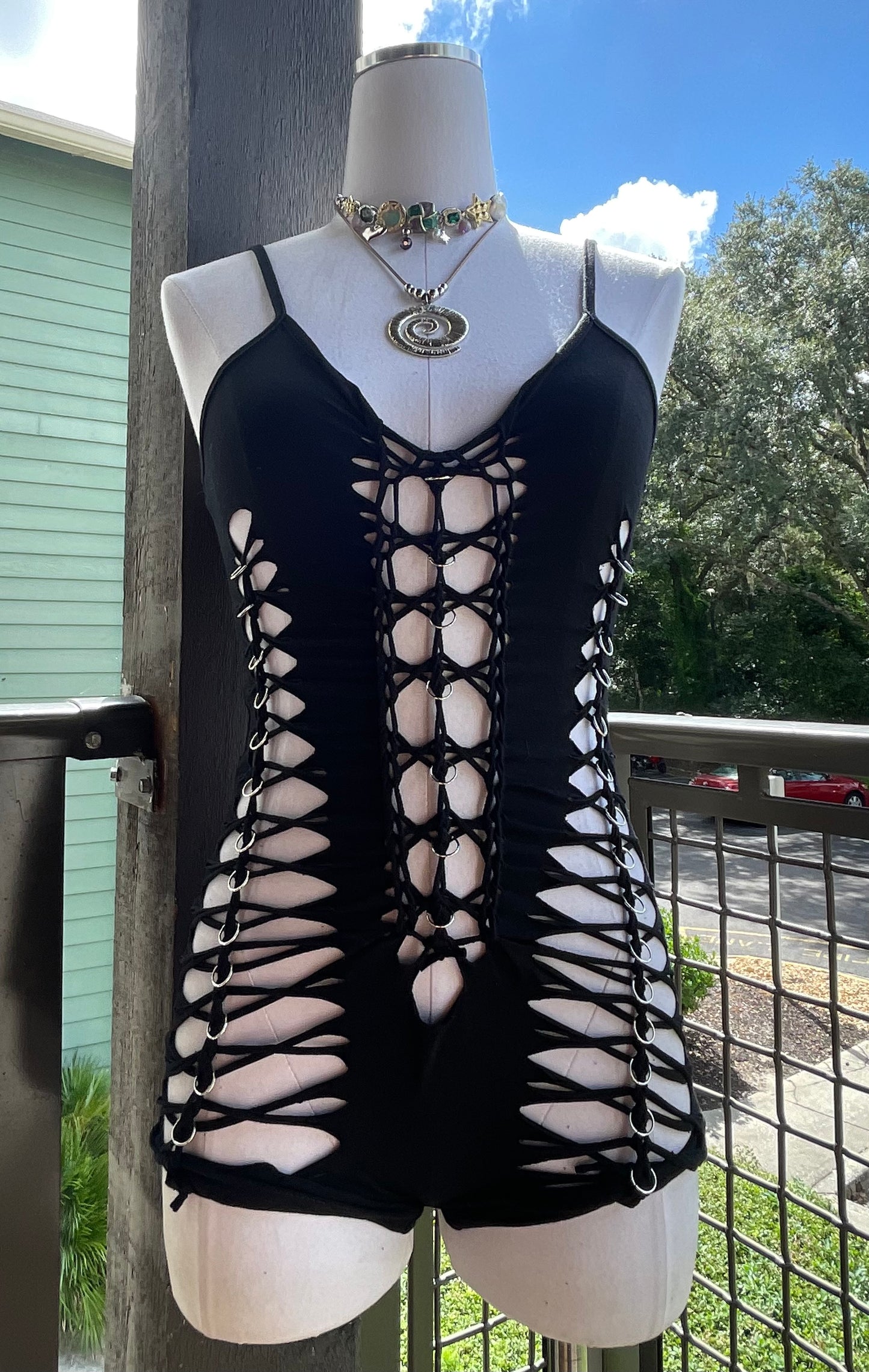 Raptor Spine Romper (𝙎𝙝𝙞𝙥𝙨 𝙒𝙞𝙩𝙝𝙞𝙣 3 𝘿𝙖𝙮𝙨)