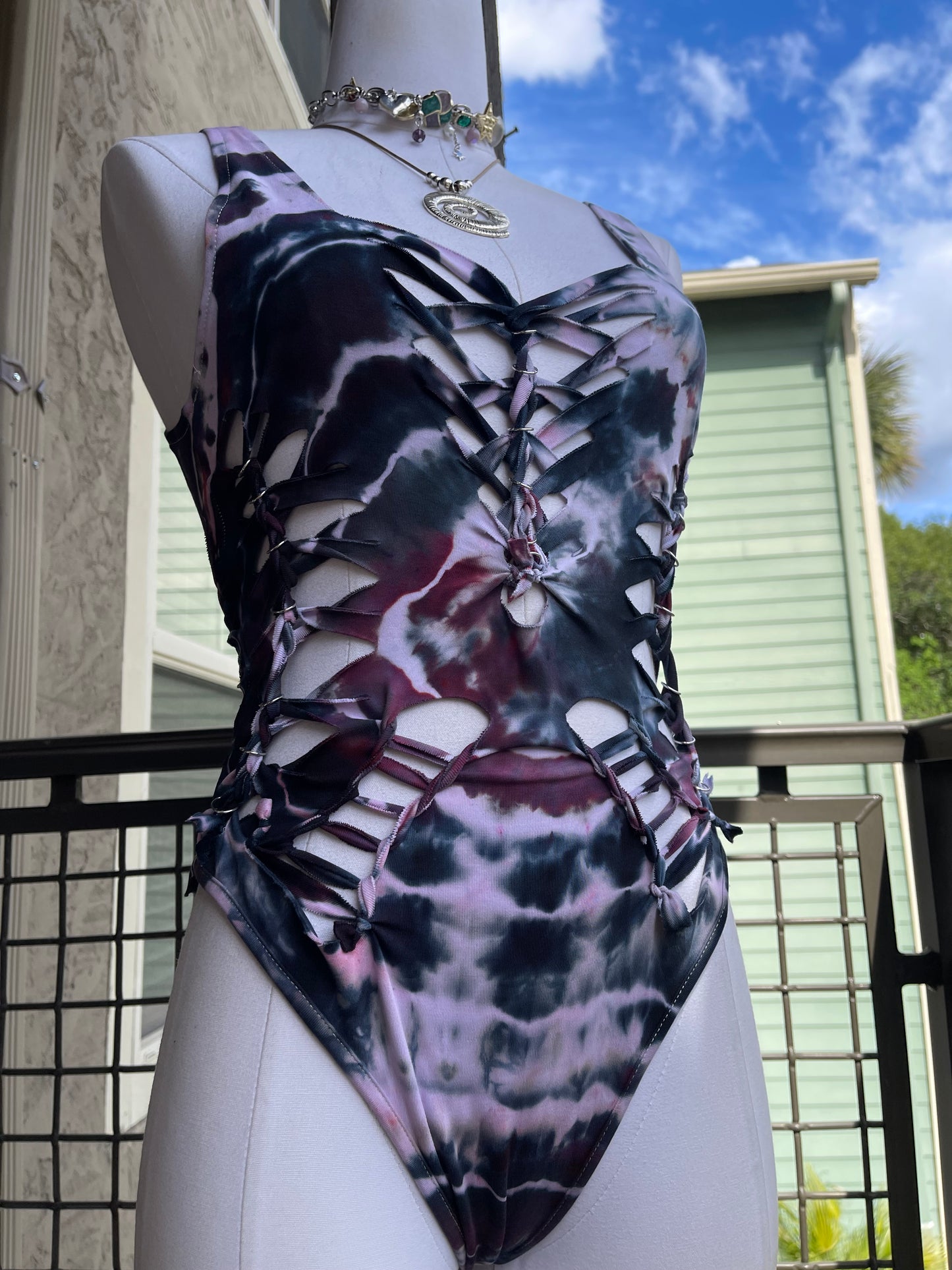 Size M Raven Bodysuit (𝙎𝙝𝙞𝙥𝙨 𝙬𝙞𝙩𝙝𝙞𝙣 7 𝙙𝙖𝙮𝙨)