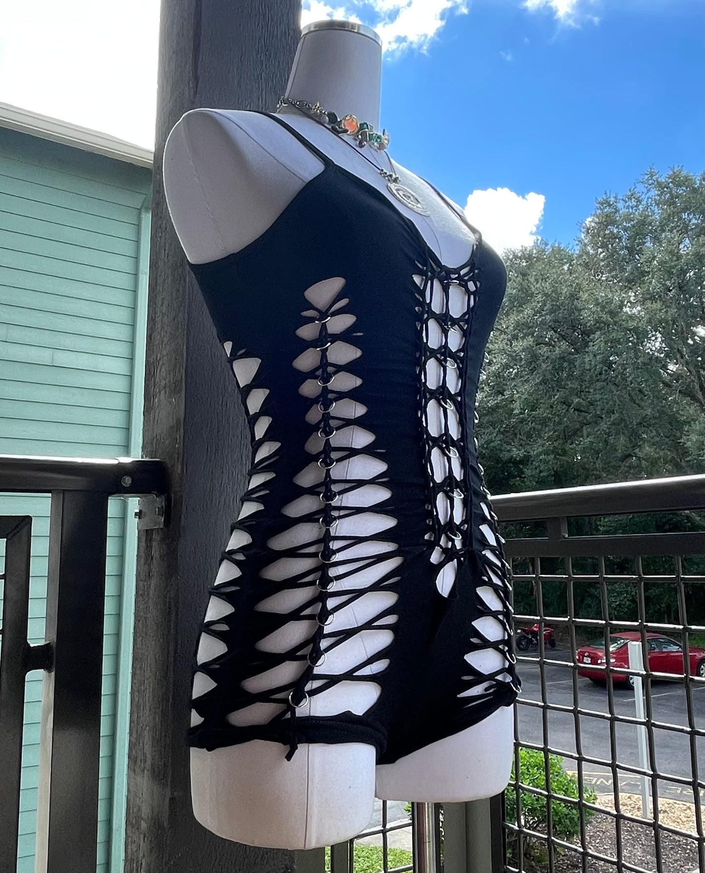 Raptor Spine Romper (𝙎𝙝𝙞𝙥𝙨 𝙒𝙞𝙩𝙝𝙞𝙣 3 𝘿𝙖𝙮𝙨)
