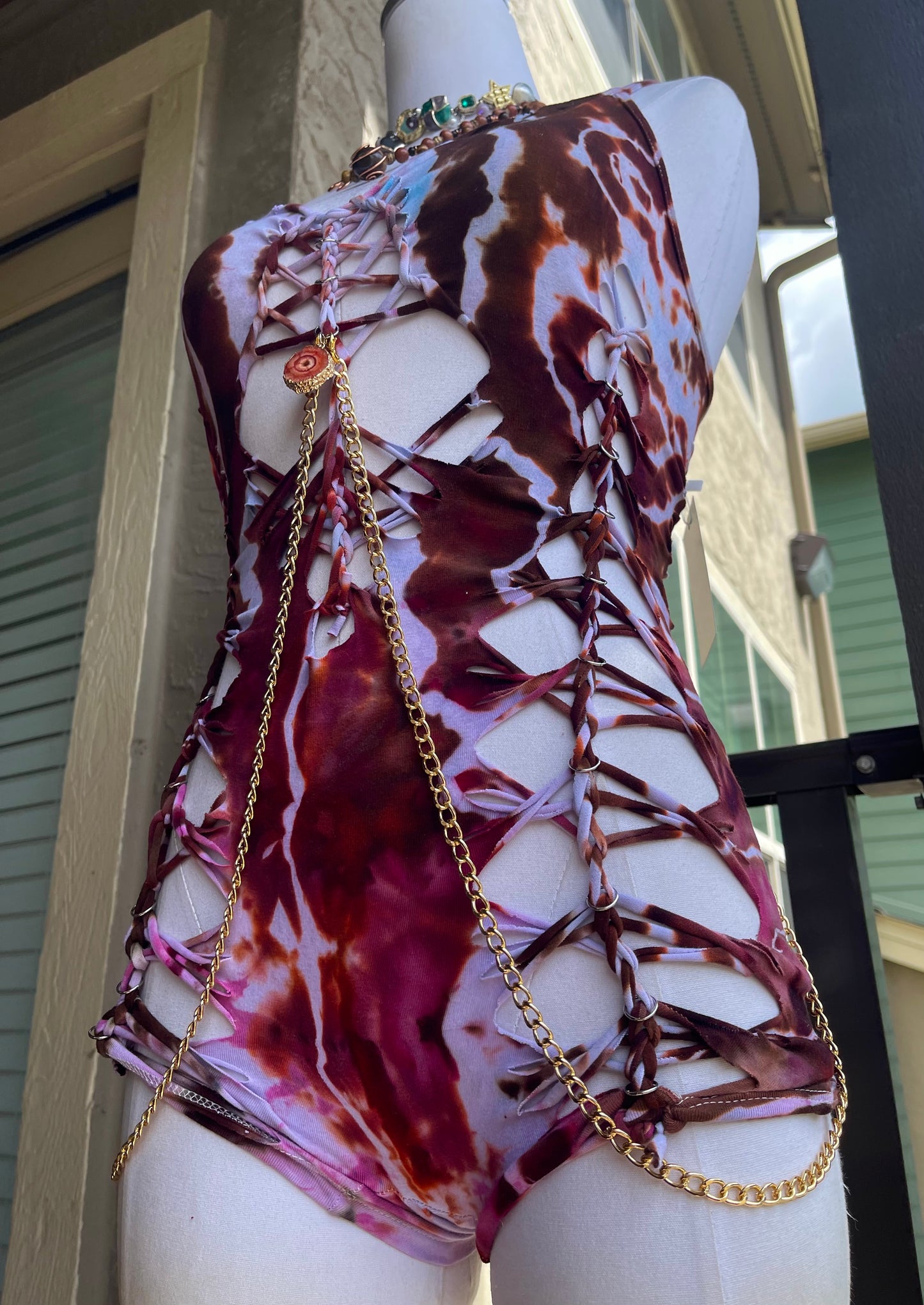 Size L, Cherry Blossom Romper (𝐒𝐡𝐢𝐩𝐬 𝐬𝐚𝐦𝐞 𝐨𝐫 𝐧𝐞𝐱𝐭 𝐛𝐮𝐬𝐢𝐧𝐞𝐬𝐬 𝐝𝐚𝐲)