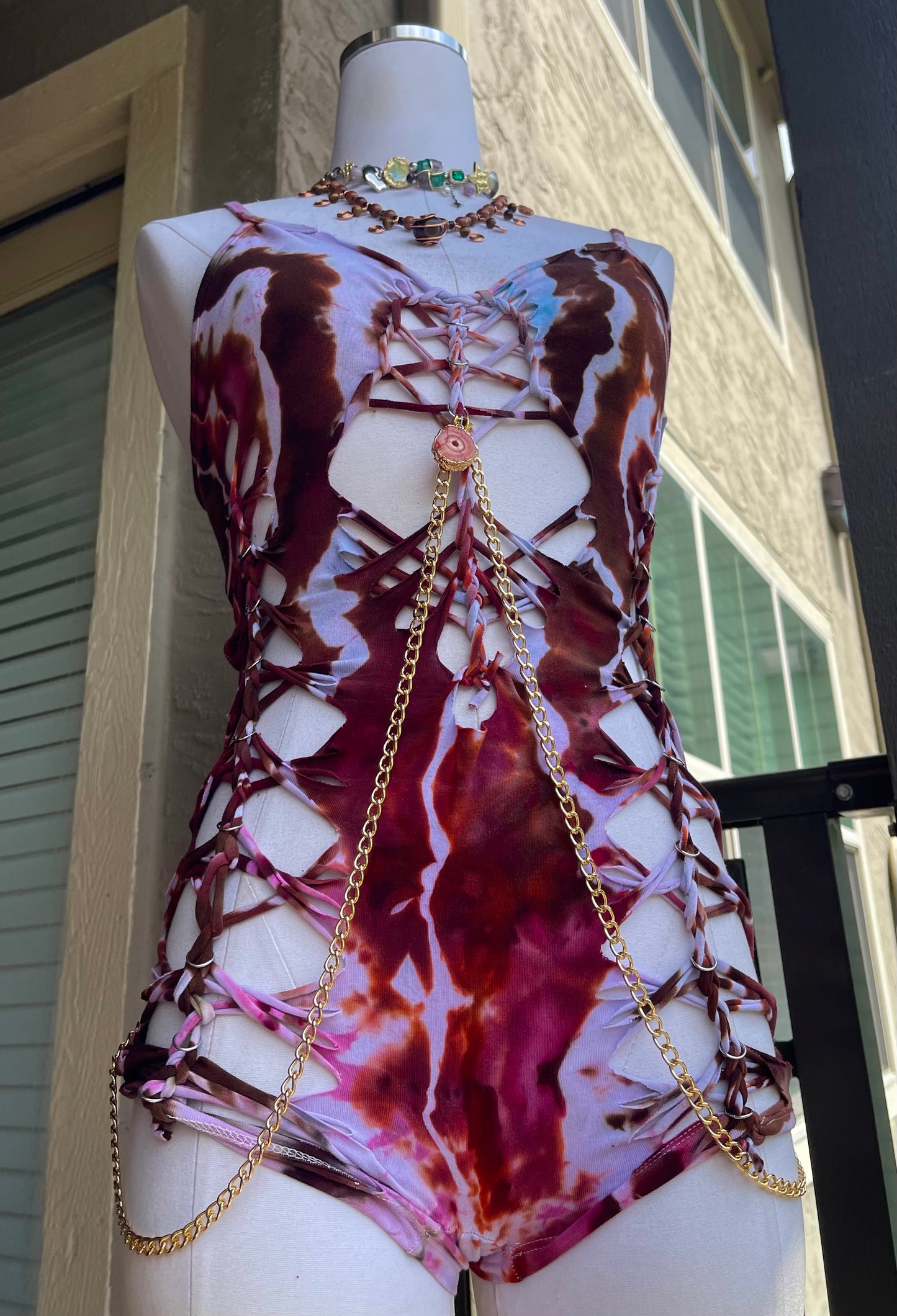 Size L, Cherry Blossom Romper (𝐒𝐡𝐢𝐩𝐬 𝐬𝐚𝐦𝐞 𝐨𝐫 𝐧𝐞𝐱𝐭 𝐛𝐮𝐬𝐢𝐧𝐞𝐬𝐬 𝐝𝐚𝐲)
